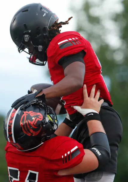 74746158007-jeff-fb-scrimmage-080924-am-00437.webp.1a5caf86a0b663d08cbc584c66b16b16.webp